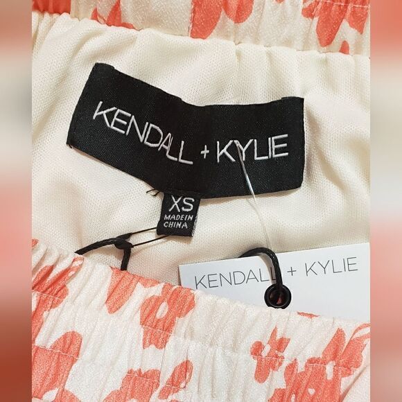 Kendall + Kylie Floral Skirt - Picture 5 of 7
